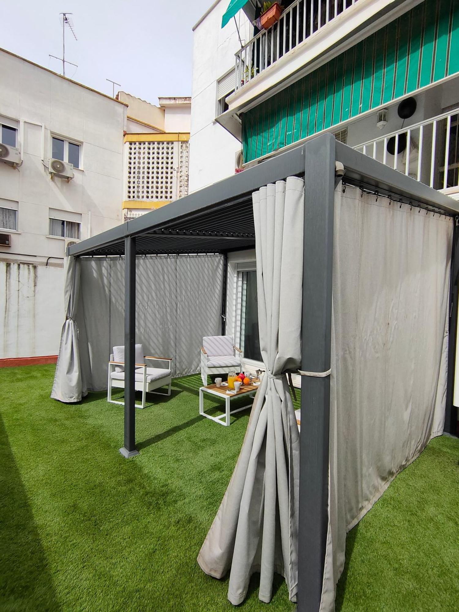 Casa Mallen, Con Amplia Terraza, En El Barrio De Nervion Севилья Экстерьер фото