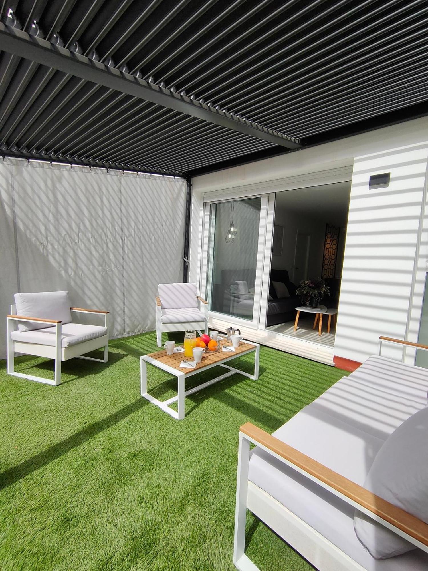 Casa Mallen, Con Amplia Terraza, En El Barrio De Nervion Севилья Экстерьер фото